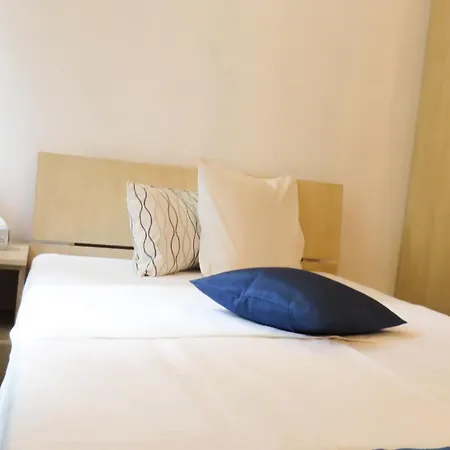 Garden And 3* Bucarest