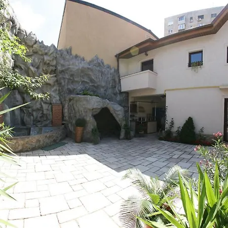 Nocleg ze śniadaniem Garden And 3*