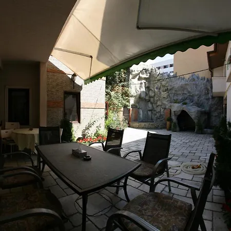 Bed and breakfast Garden And 3*