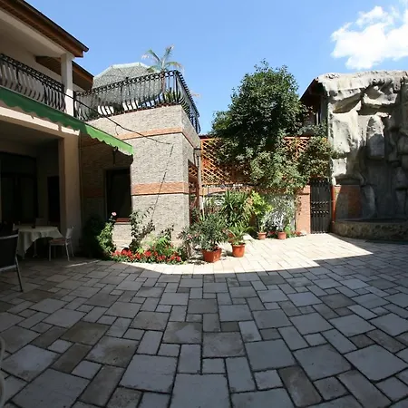 Garden And Bed & Breakfast 3*